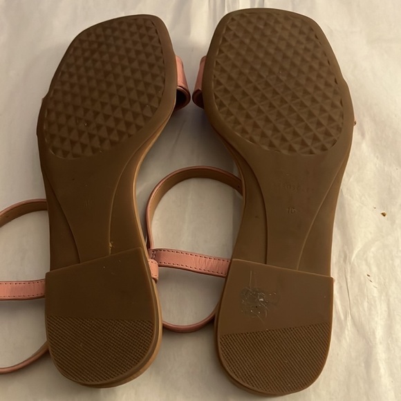 Aerosoles YOYÓ pink leather flat sandals Sz 10 gold tone chain link detailing - Picture 10 of 12